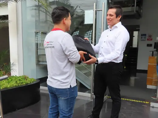 se realiza la entrega de los equipos al cliente