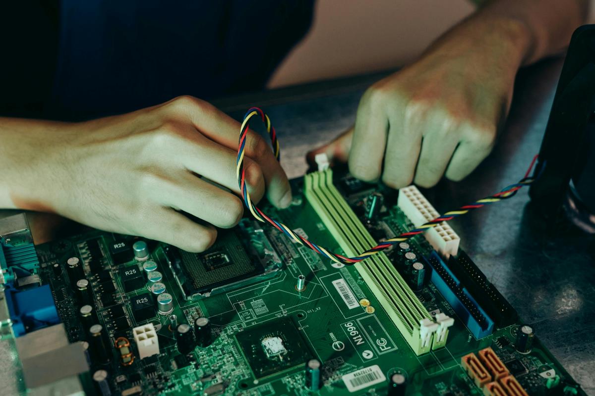 ¿Cuáles son la funciones de una empresa de alquiler de laptops?
