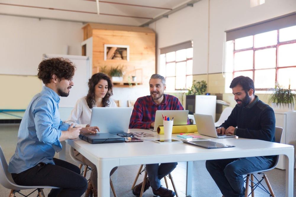 ¿Qué rubros se benefician más del alquiler de laptops y computadoras?